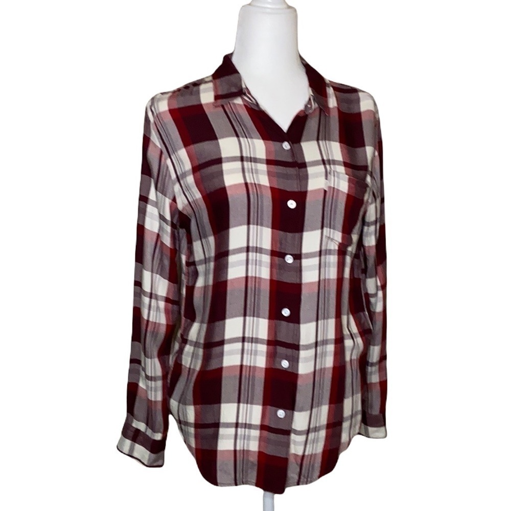 Levi’s Wine And White Checkered Long Sleeve Button Down Shirt